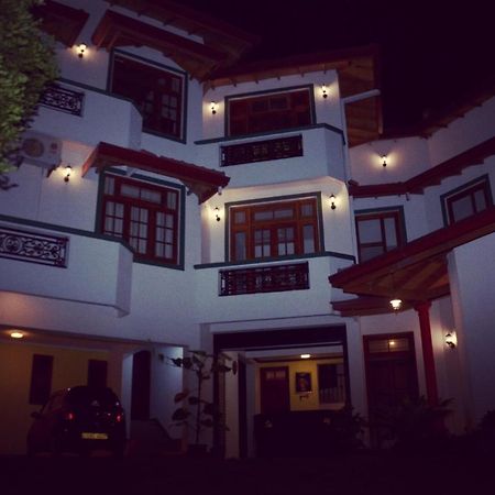 Hotel Mandakini Баттармулла Екстер'єр фото