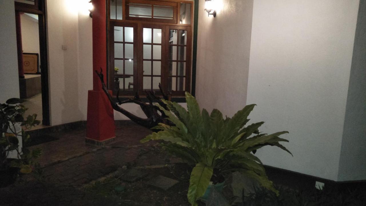 Hotel Mandakini Баттармулла Екстер'єр фото